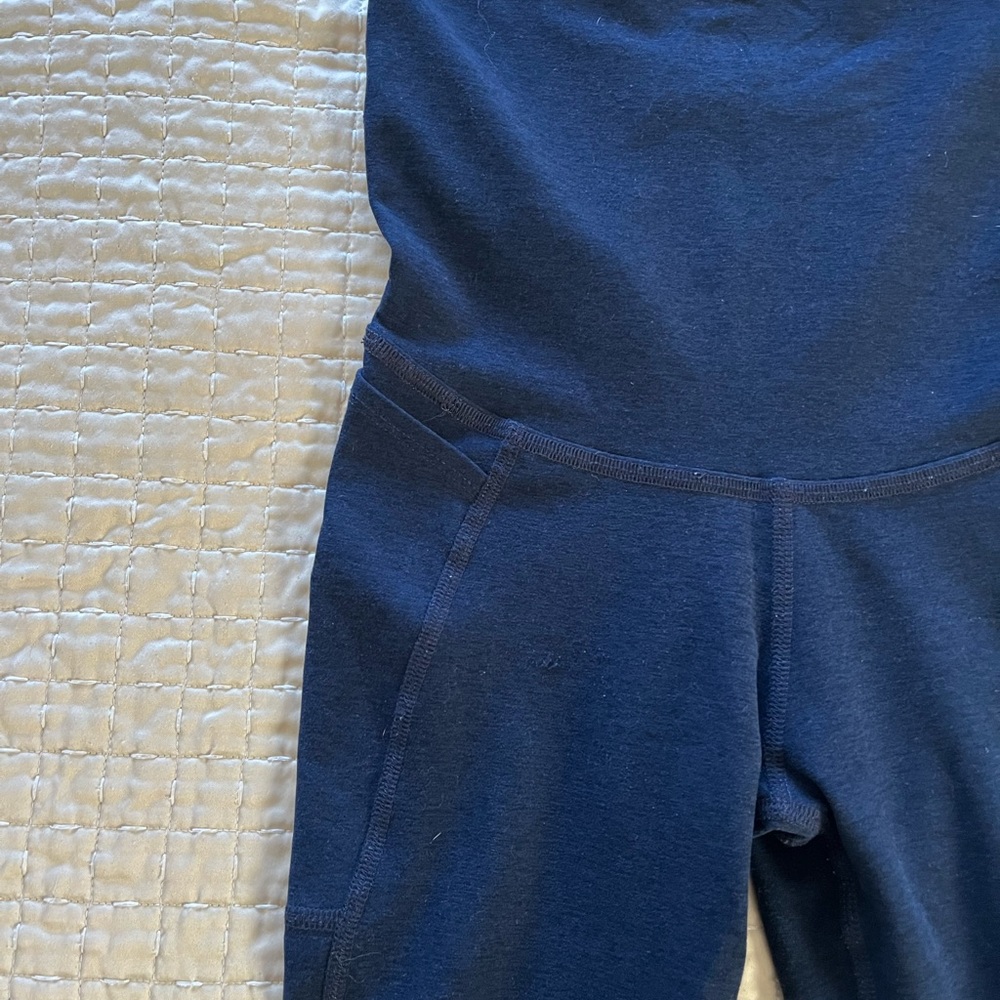 Beyond Yoga maternity leggings with side pockets